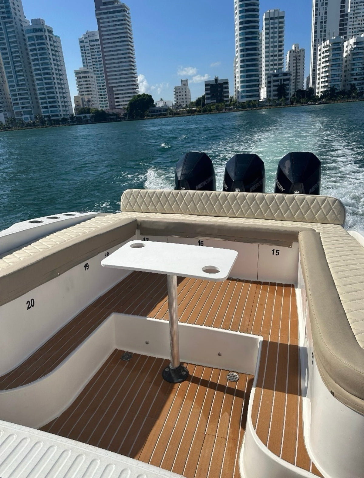 BOTE DEPORTIVO 20 PAX (FESTIVAL)