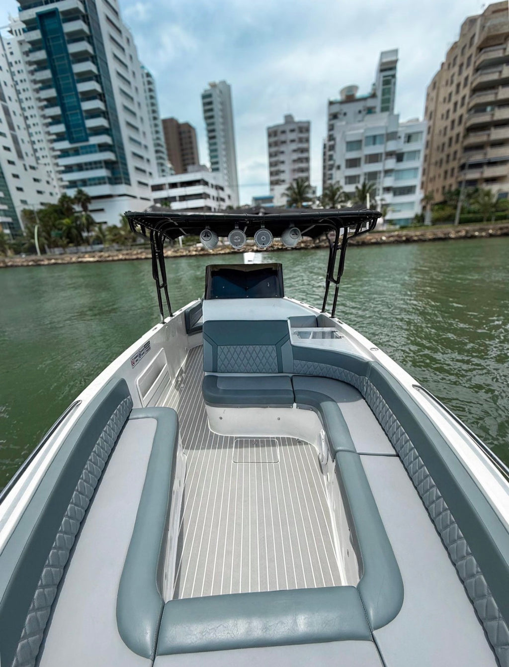 BOTE DEPORTIVO | 14 PERSONAS