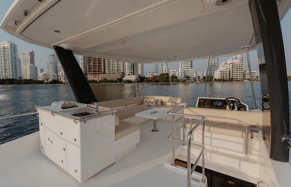 CATAMARAN | 25 PERSONAS