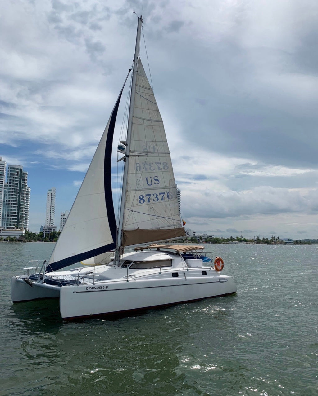 CATAMARAN | 16 PERSONAS