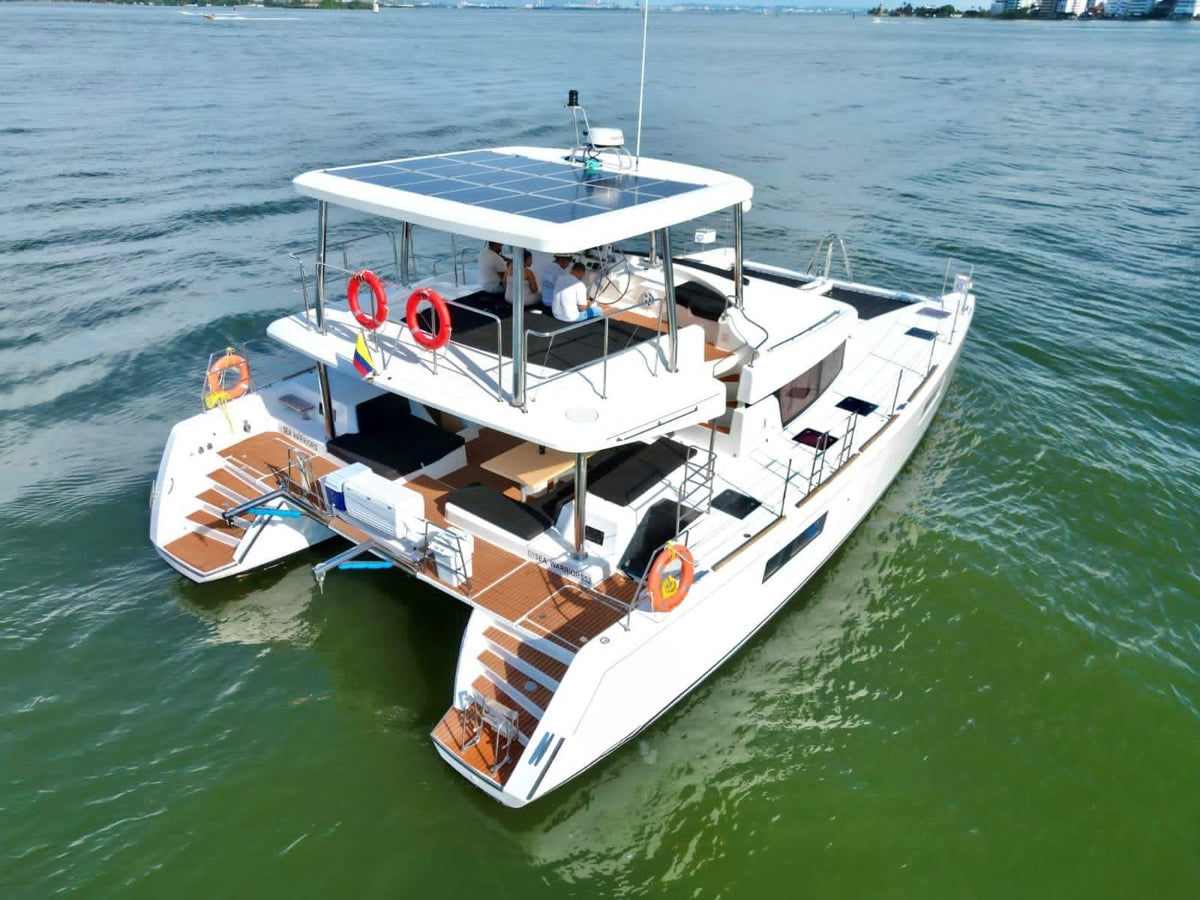 CATAMARAN DE LUJO CAPACIDAD 30pax