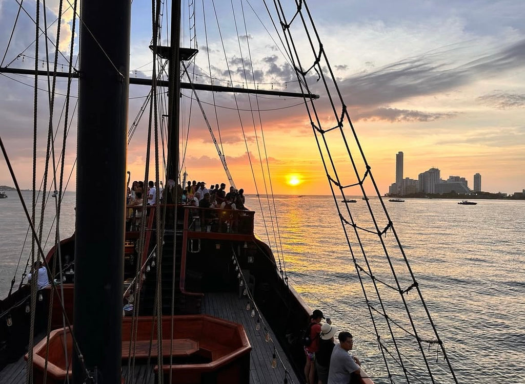 Atardecer Barco Pirata