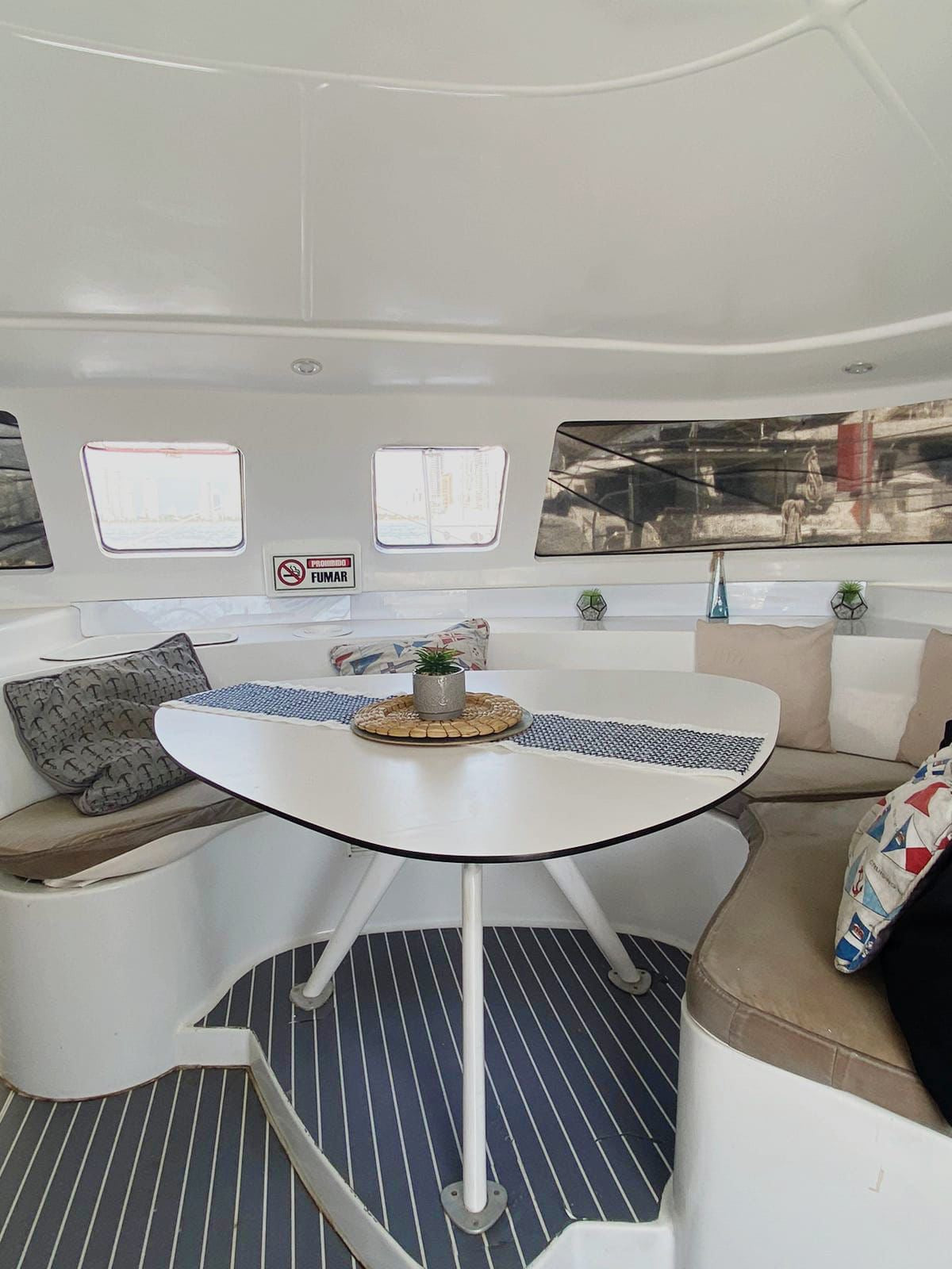 CATAMARAN | 25 PERSONAS