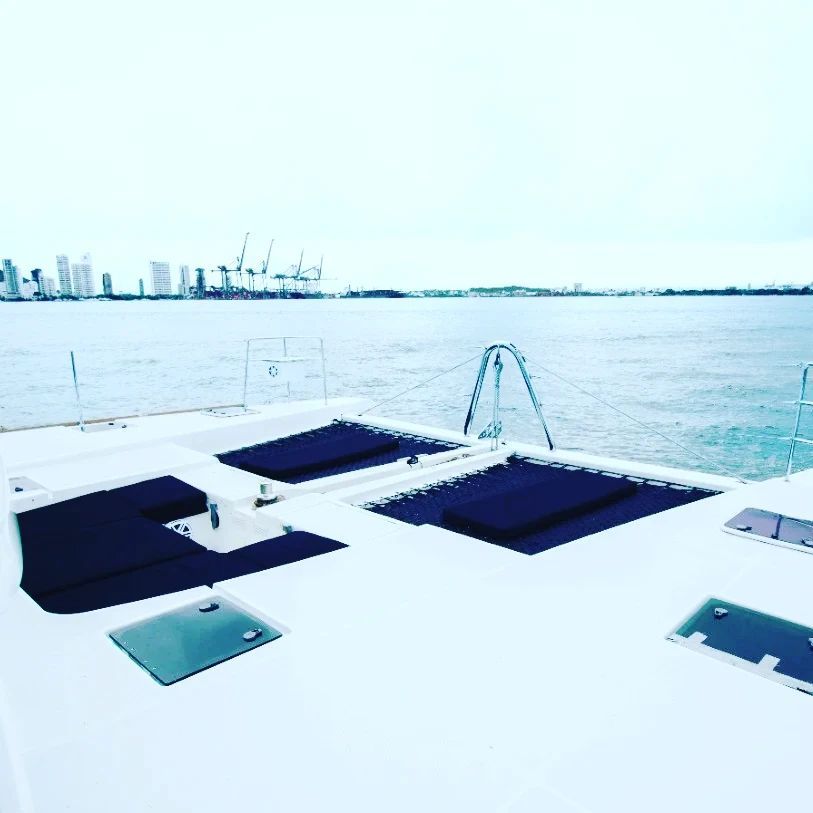 CATAMARAN DE LUJO CAPACIDAD 30pax