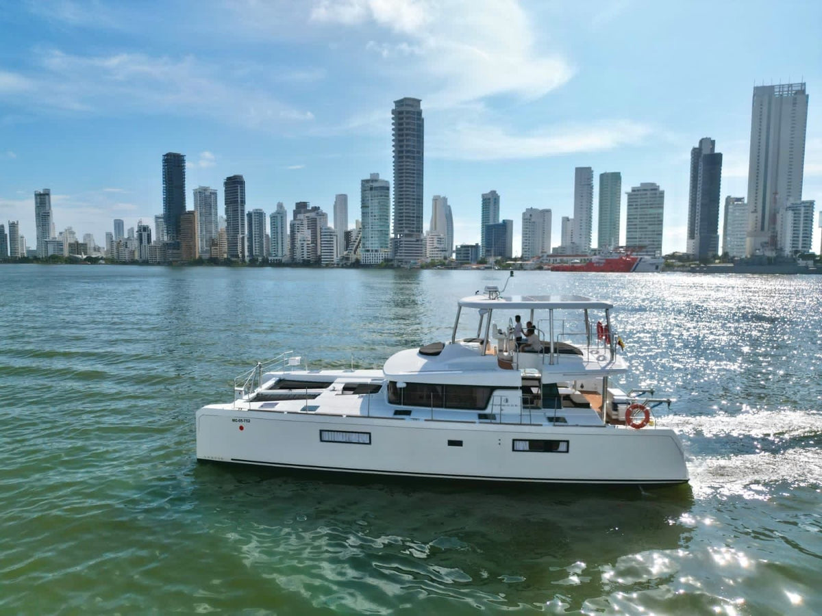 CATAMARAN DE LUJO CAPACIDAD 30pax